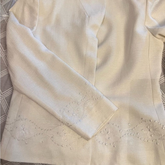 Kasper Cream Blazer with Textured Fabric and Embellished Hem - Picture 4 of 8
